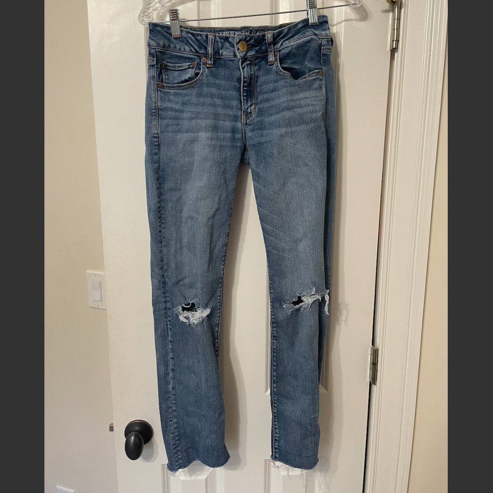 AMERICAN EAGLE OUTFITTERS Ripped Denim Super Stretch Jeans - Size 6 Long